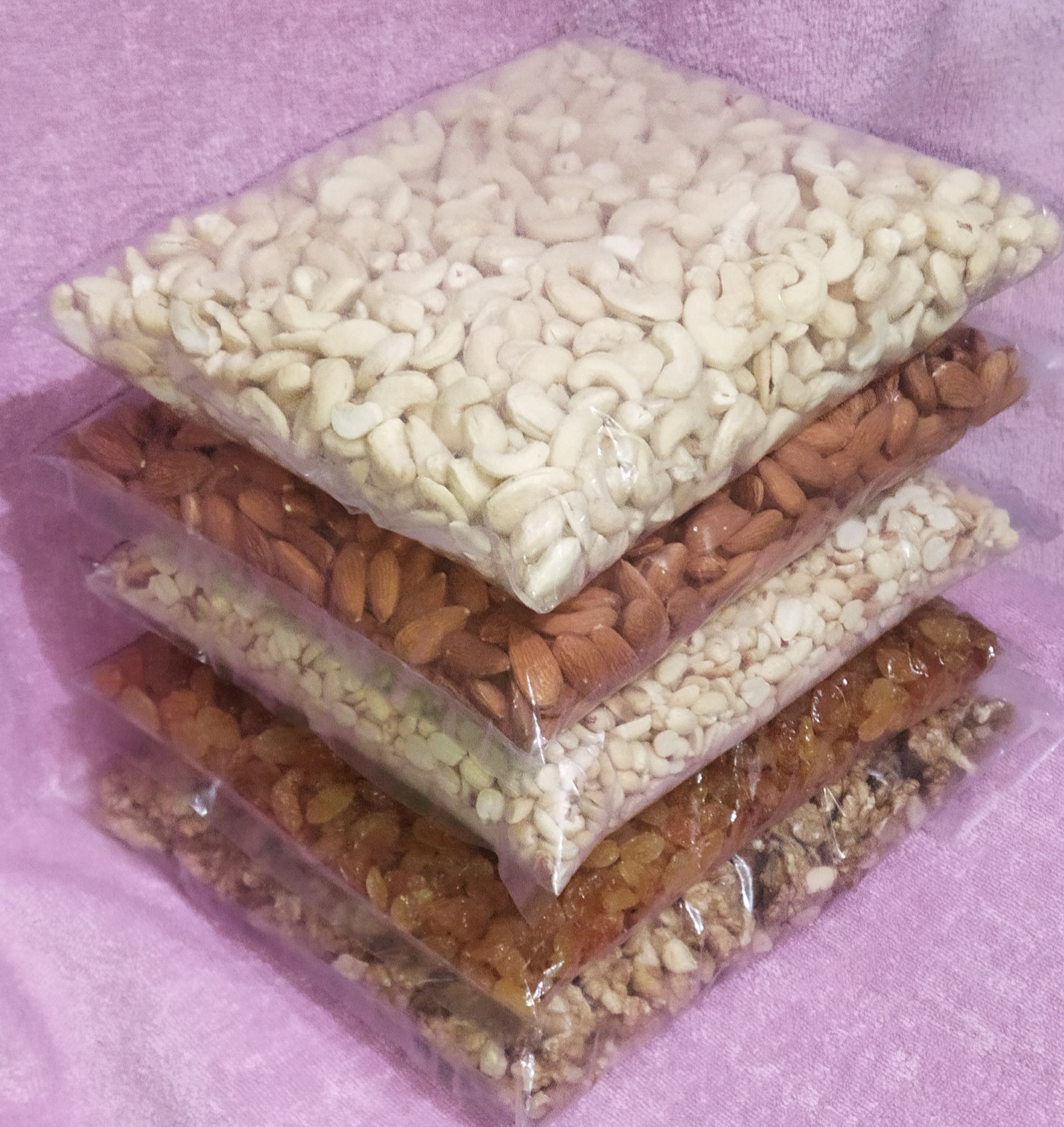 Family pack (Cashewnut-250g+Almond-250g+Peanut-250g+ Raisins-250+Walnut-250g)